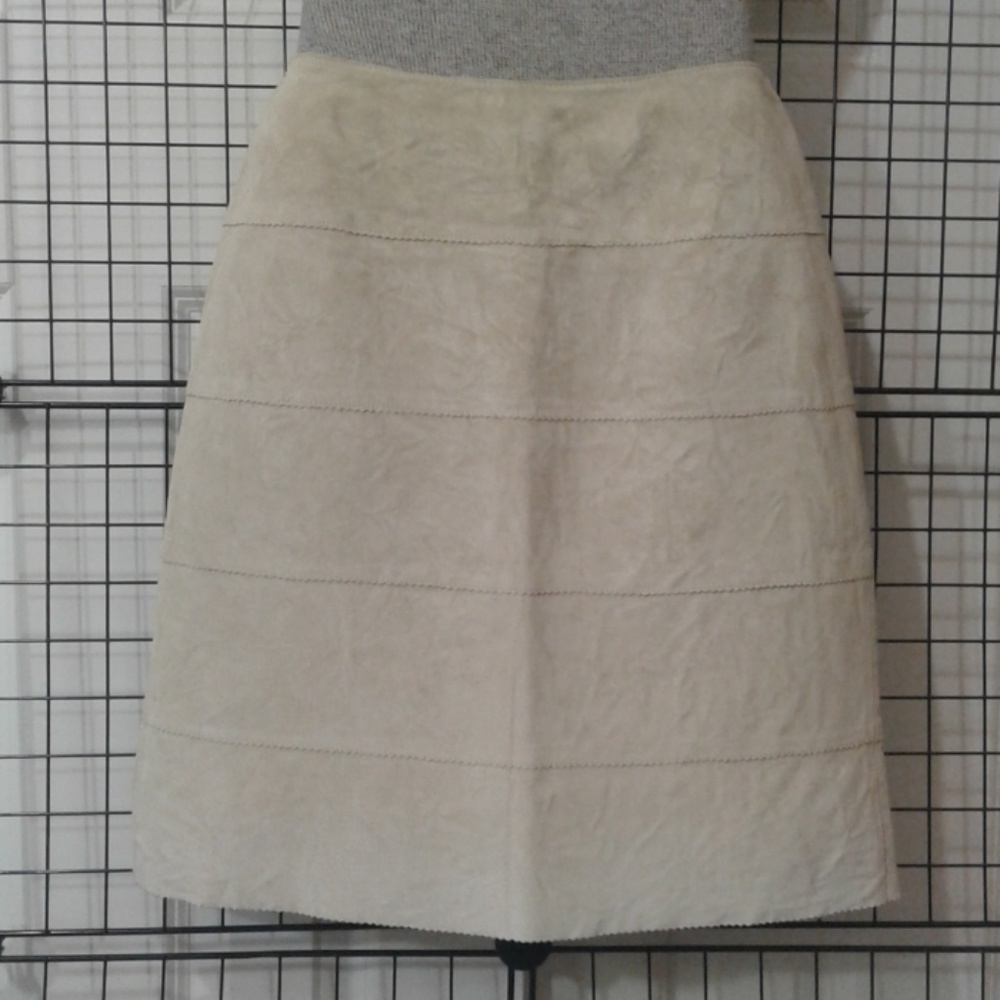Marble suede skirt. NWT